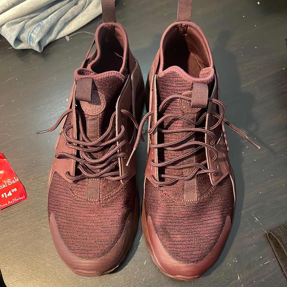 Nike hurraches worn a few times size 11.5
